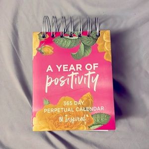 365 Perpetual inspirational calendar. A year of positivity. Free standing.